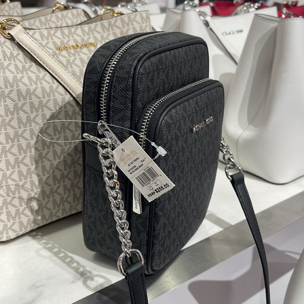 MICHAEL KORS Jet Set Travel Medium Logo Crossbody Flight Bag
Black
NWT - Picture 3 of 16